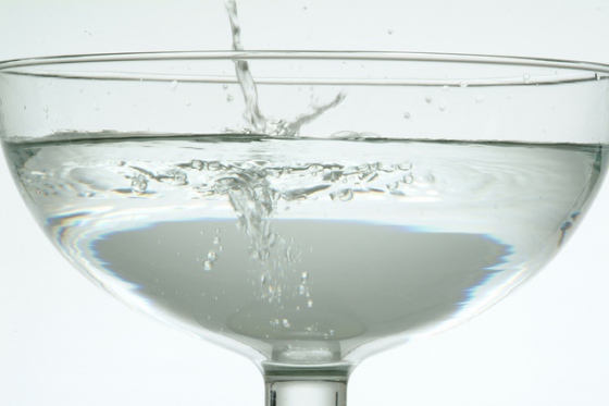 Babiš navrhuje snížit DPH pro vodu a nealkoholické nápoje