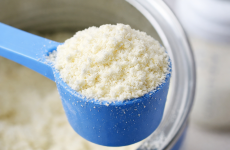 Společnost Nestlé přistoupila ke stažení jedné šarže kojenecké výživy