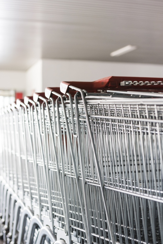 Debata o zákazu prodeje během svátků se vrací do sněmovny