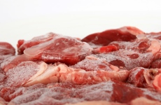 Více než 200 kg masa neznámého původu v asijské restauraci na Praze 8