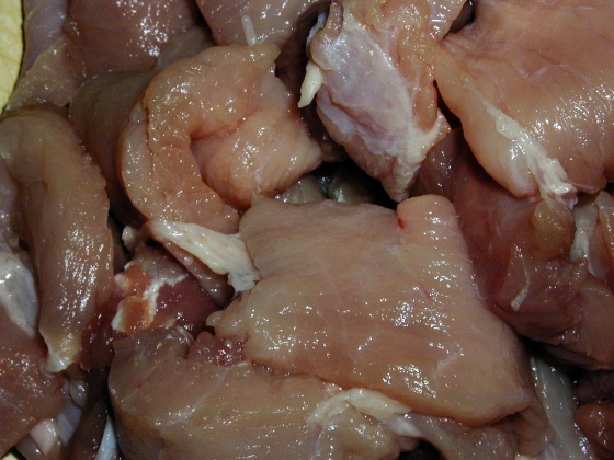 Dodávka na Mostecku převážela tři čtvrtě tuny masa neznámého původu
