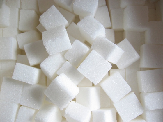 Cena cukru klesá