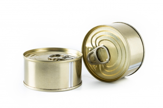 Inspekce odhalila falšované masné konzervy z dovozu