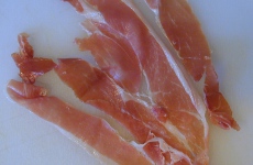 V sušené šunce prosciutto crudo chybí více jak čtvrtina masa, zjistila inspekce