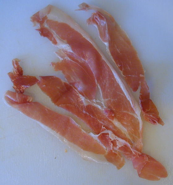 V sušené šunce prosciutto crudo chybí více jak čtvrtina masa, zjistila inspekce