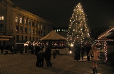 Stánkaři na vánočních trzích v Praze mile překvapili