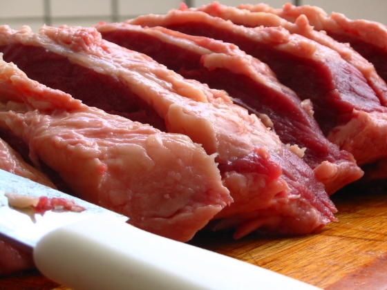 Inspekce nařídila likvidaci více než 800 kg masa v řeznictví v Chotěšově