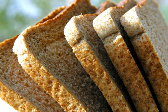 Inspektoři objevili ostré kousky kovu v toustovém chlebu
